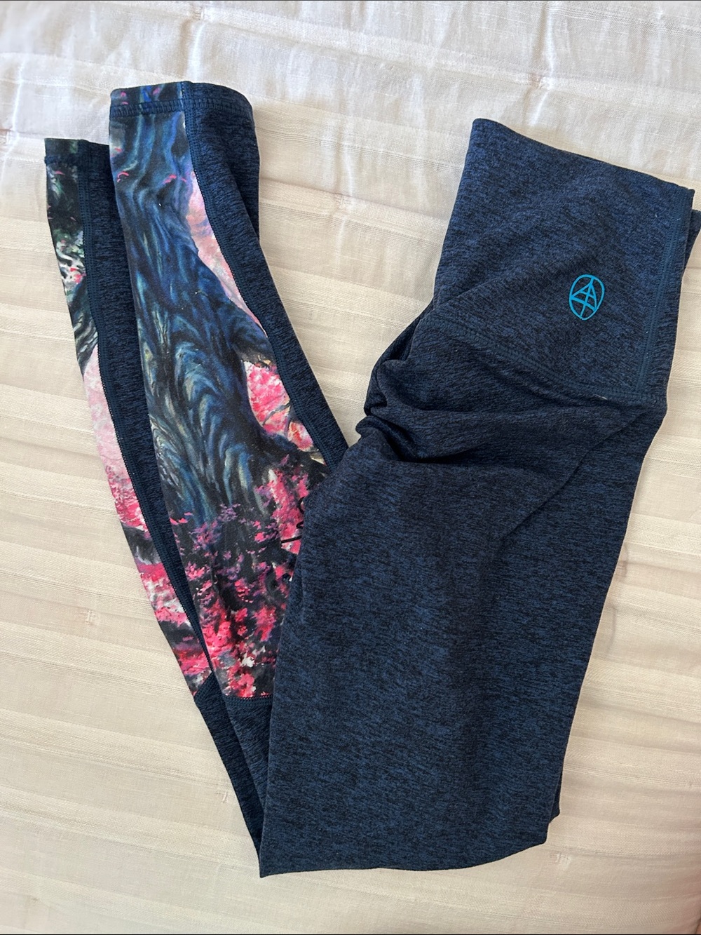 Yogavated Small yoga pants with ruched back Navy Pink